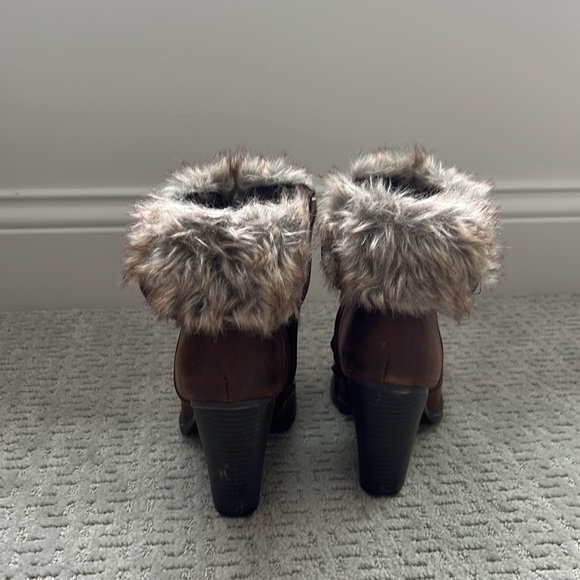 Charlotte Russe Boots, foldover fur flap - Picture 4 of 4